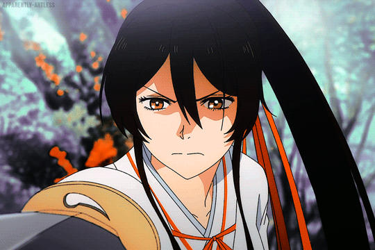 A imagem mostra a personagem Yamada Asaemon de frente enquanto aponta sua espada